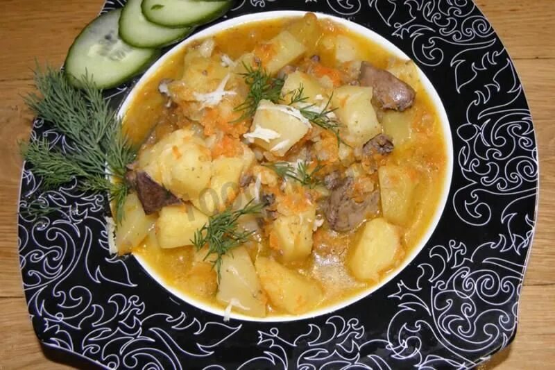 Приготовить картошку с куриной печенью. Картошка с печенью. Печень тушеная с картошкой. Картошка тушеная с печенью индейки. Куриная печень с картошкой.