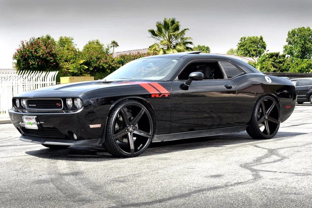 Диски челленджер. Додж челленджер. dodge challenger 2012. додж челленджер 2012 черный. dodge challenger r22.