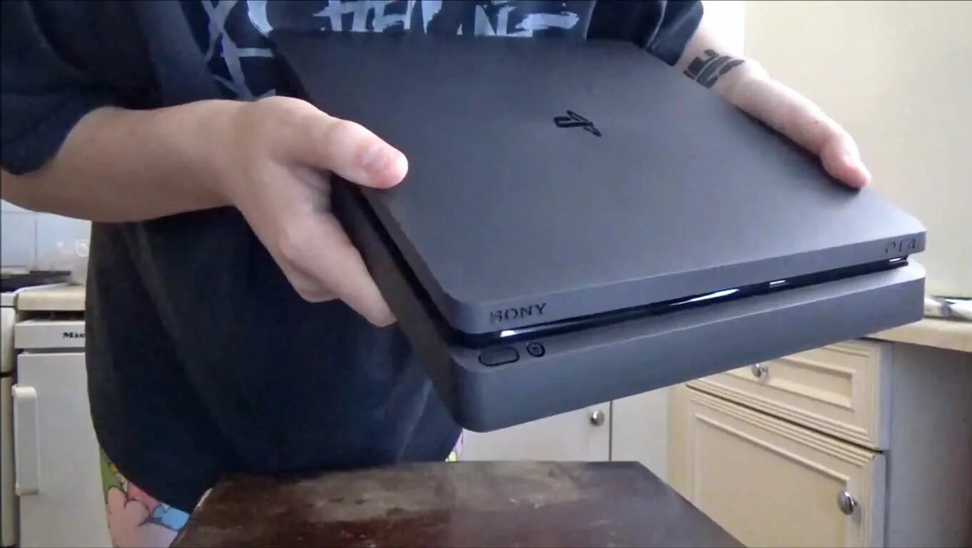 Эксклюзивные ps4 Slim. Старенькая ПС 4 слим. Ps4 Slim фото. Rt5080 ps4 Slim.