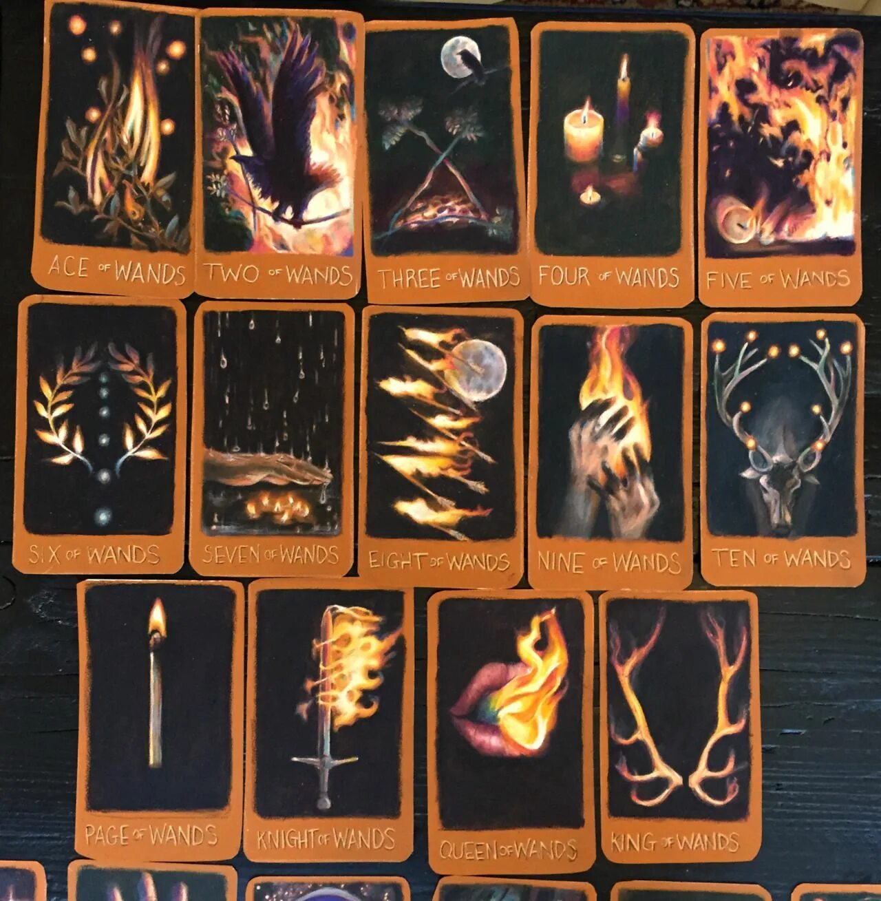 Предсказание от черного ворона пессимиста 9 букв. The Raven's Prophecy Tarot галерея. Таро пророчество ворона. Карты Таро Мэгги Стивотер. Колода Таро ворон.