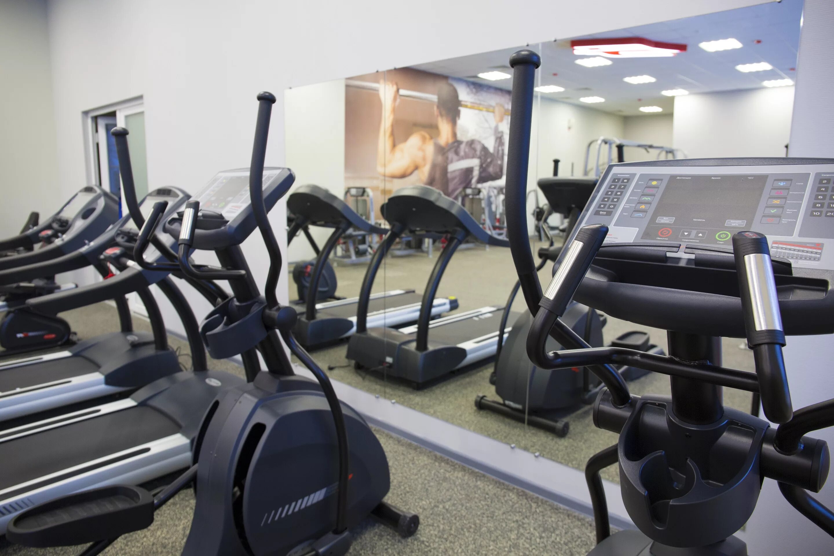 Кристалл бузулук спортзал. Тренажерный зал громов арена. Ледовый дворец тренажерный зал. Ледовый дворец фитнес. Ледовый дворец молодечно.