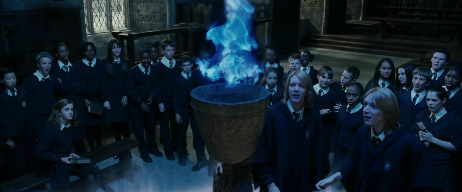 гарри поттер кубок огня волшебники из россии. гарри поттер и кубок огня турнир трёх волшебников. кубок огня из гарри поттера. турнир трех волшебников гарри поттер кадры. кубок огня гарри.