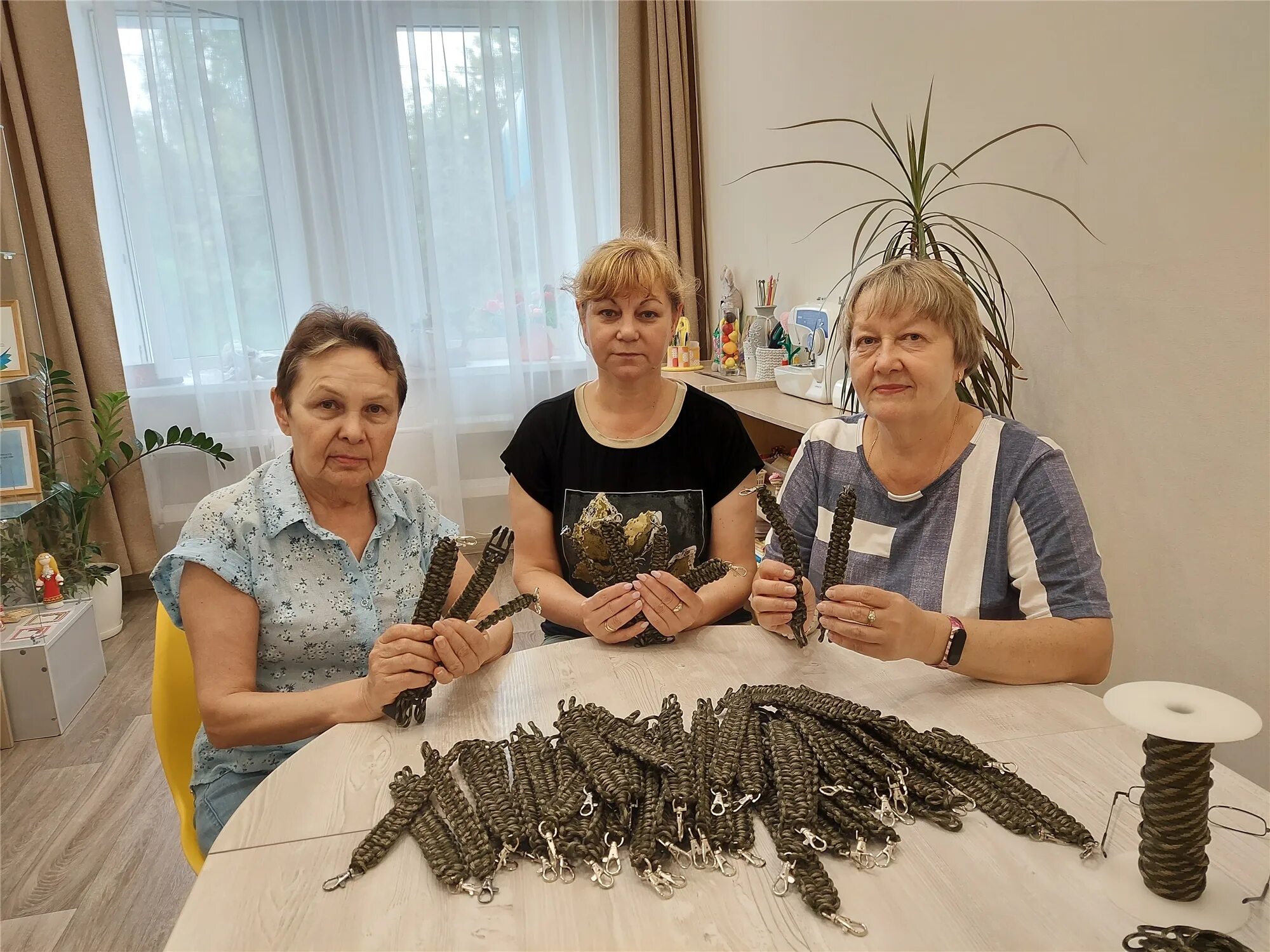 Центр социального обслуживания новочебоксарск. Браслеты волонтеров. новочебоксарские волонтеры. серебряные волонтеры mriya. новочебоксарские волонтеры 2019.