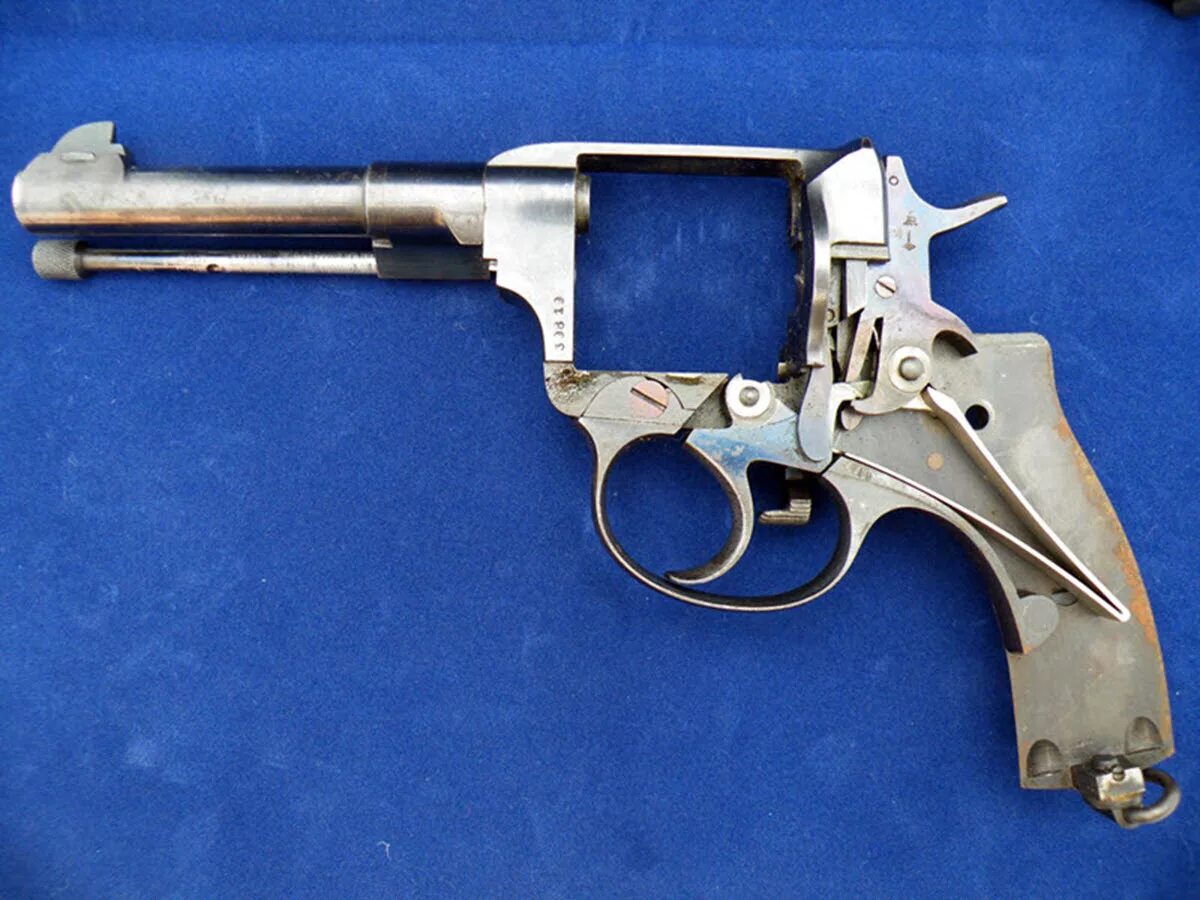 Работа револьвера. Наган м1895. Револьвер Наган УСМ. Револьвер Наган 1895 года. Устройство Нагана револьвера 1895.