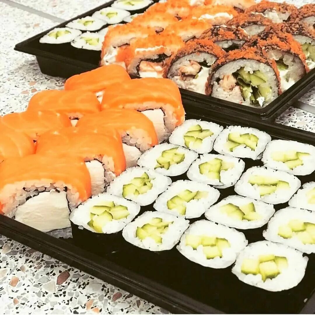 токио бай суши. дому суши прокопьевск. суши прокопьевск. латакия ролл. суши досу.
