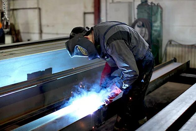 Строительные работы. Обрабатывающая промышленность. Производство под заказчика. Змк металлоконструкции. Цех сборки металлоконструкций.