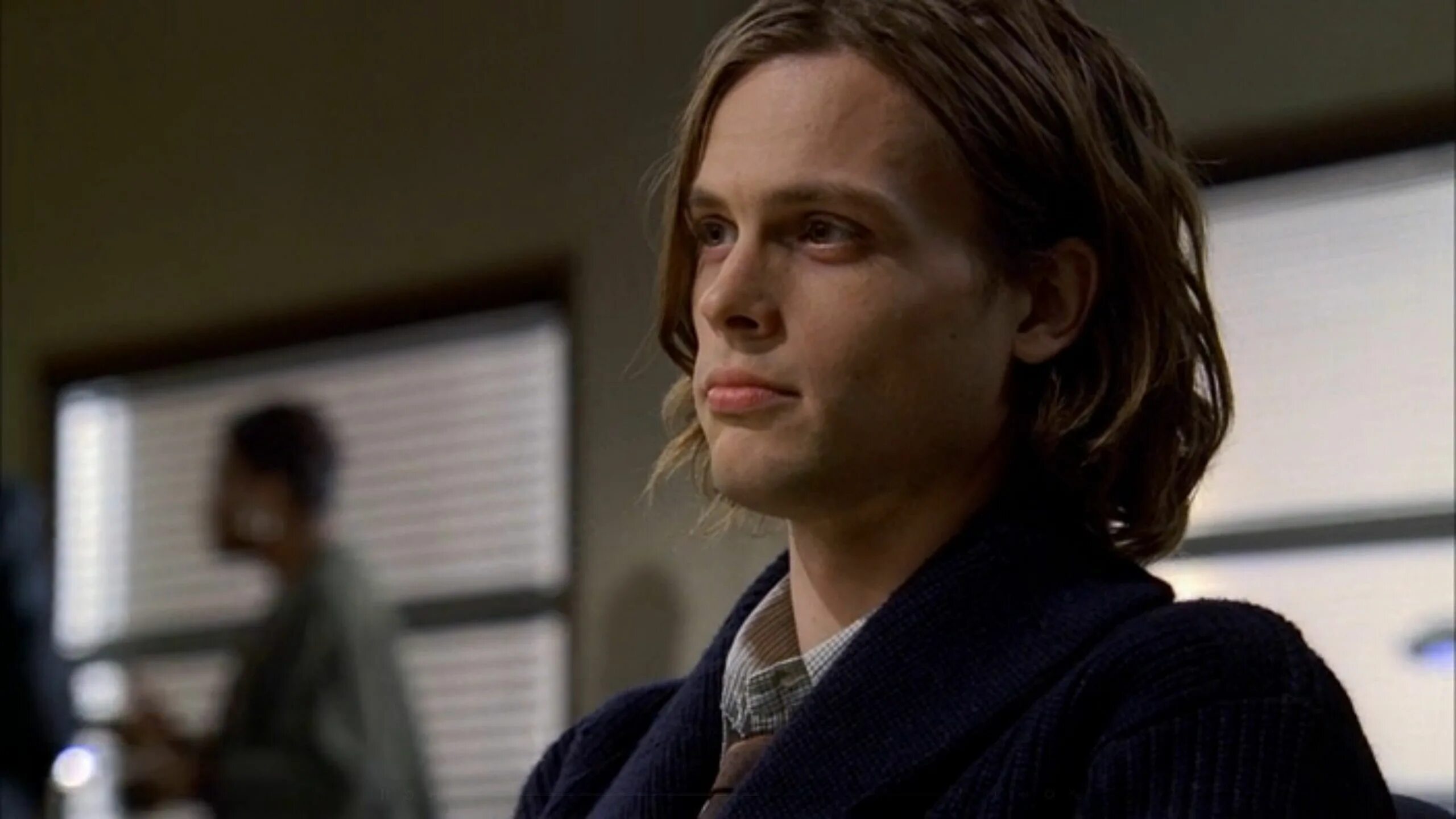 Мыслить как преступник про кукол. Доктор Спенсер Рид. Dr Spencer Reid Criminal Minds. Matthew Gray Gubler screencaps. Длинноволосый Джером Мэтью.