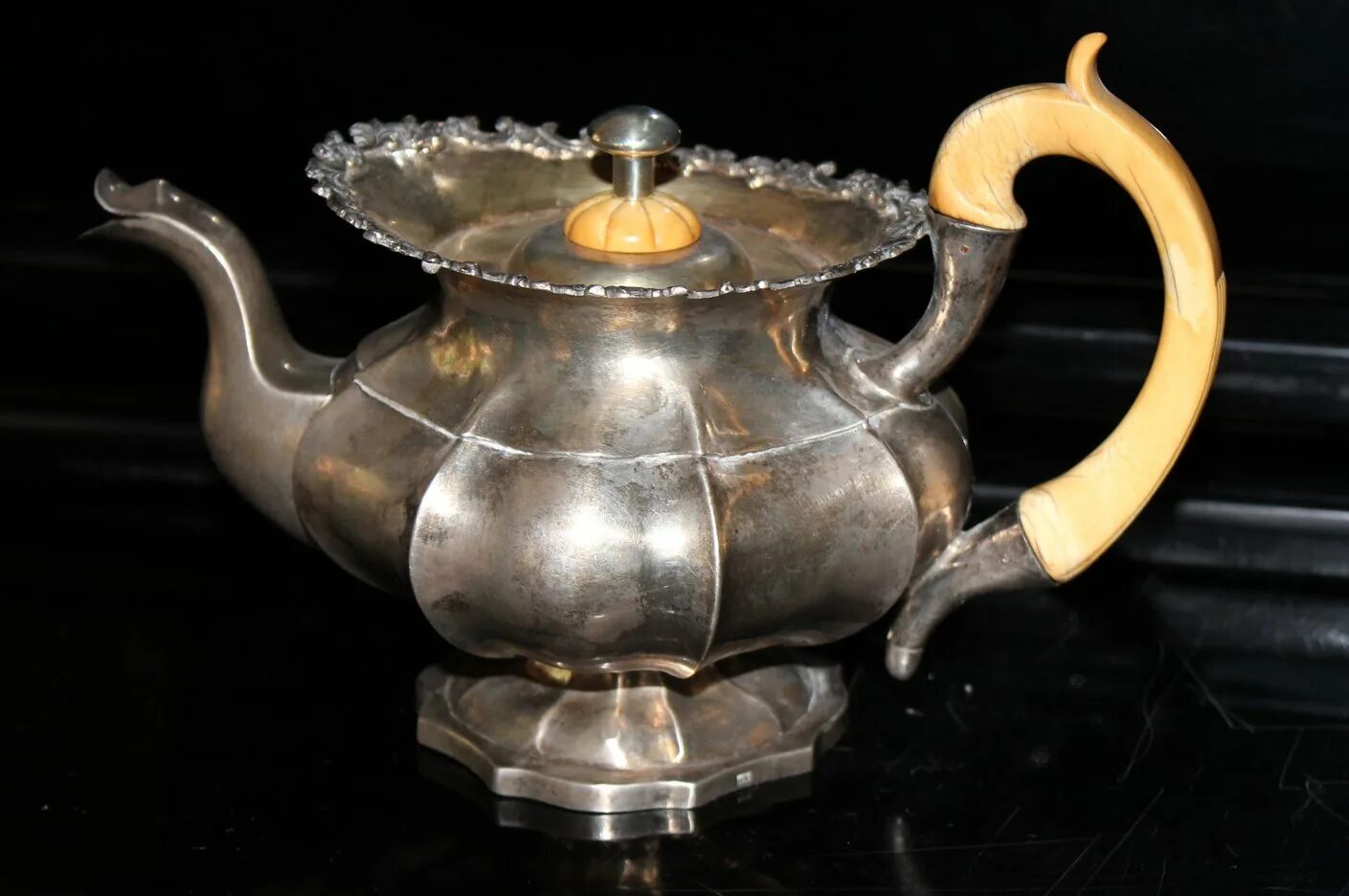 Чайник bbk ek1700p. Петер беренс (1868–1940),. Первый электрический чайник 1893. Чайник старый металлический. Удельная чайник.