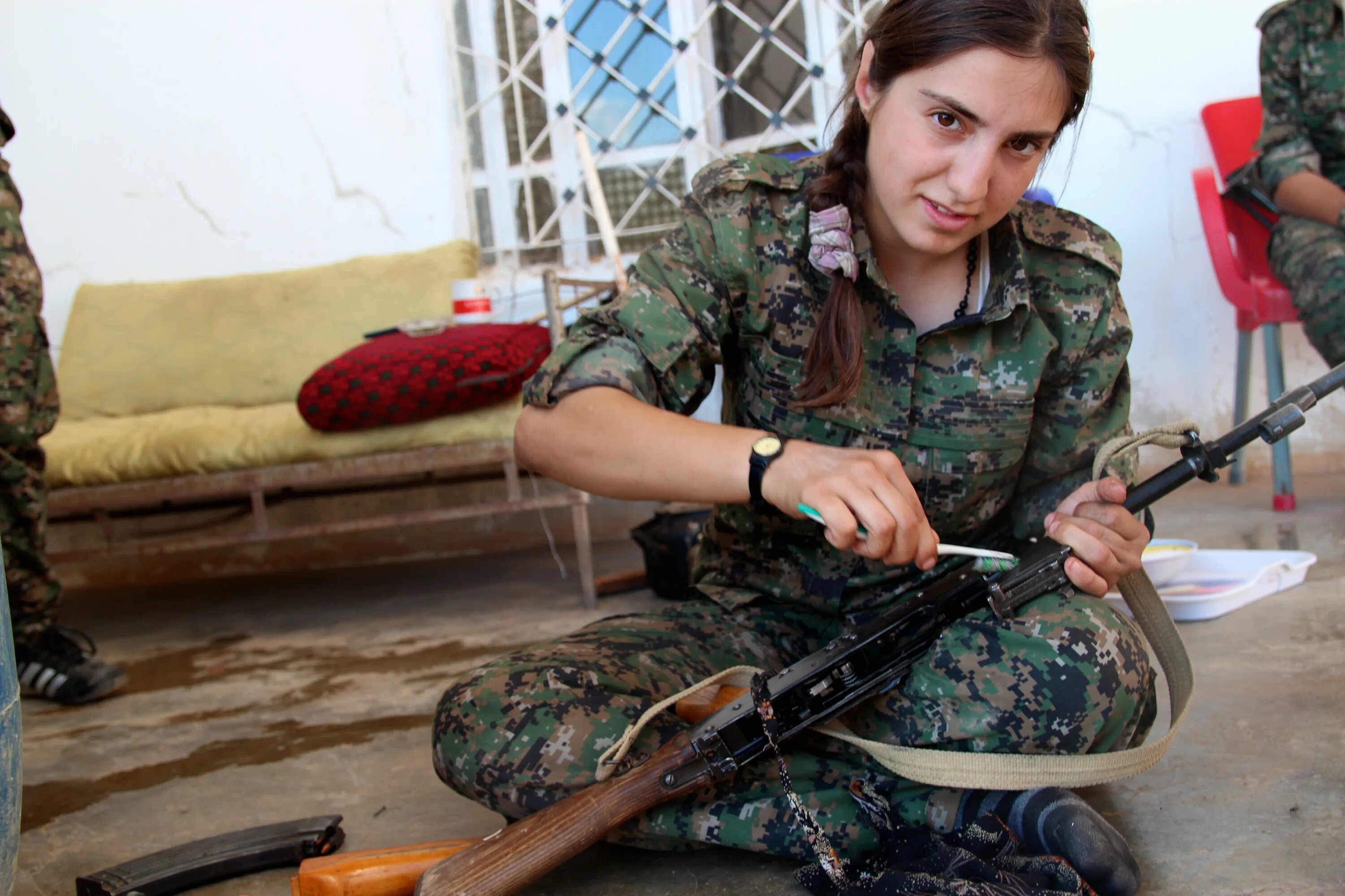 Курдские девушки. Сирийские девушки в армии. Красивые сирийские девушки.