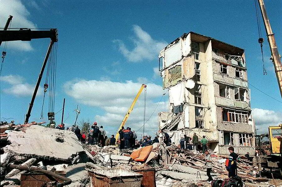 Теракты совершенные русскими людьми. Взрыв в Буйнакске 4 сентября 1999. Взрыв дома в Буйнакске в 1999. Взрыв жилого дома в Буйнакске 1999 года. Буйнакск 4 сентября 1999 года.