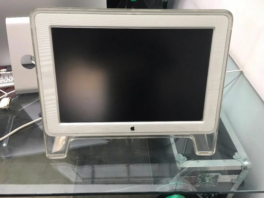 Apple 1081 монитор. Матовый монитор. Apple cinema display 20 vesa. Apple cinema monitor 20. Монитор apple cinema display 20.