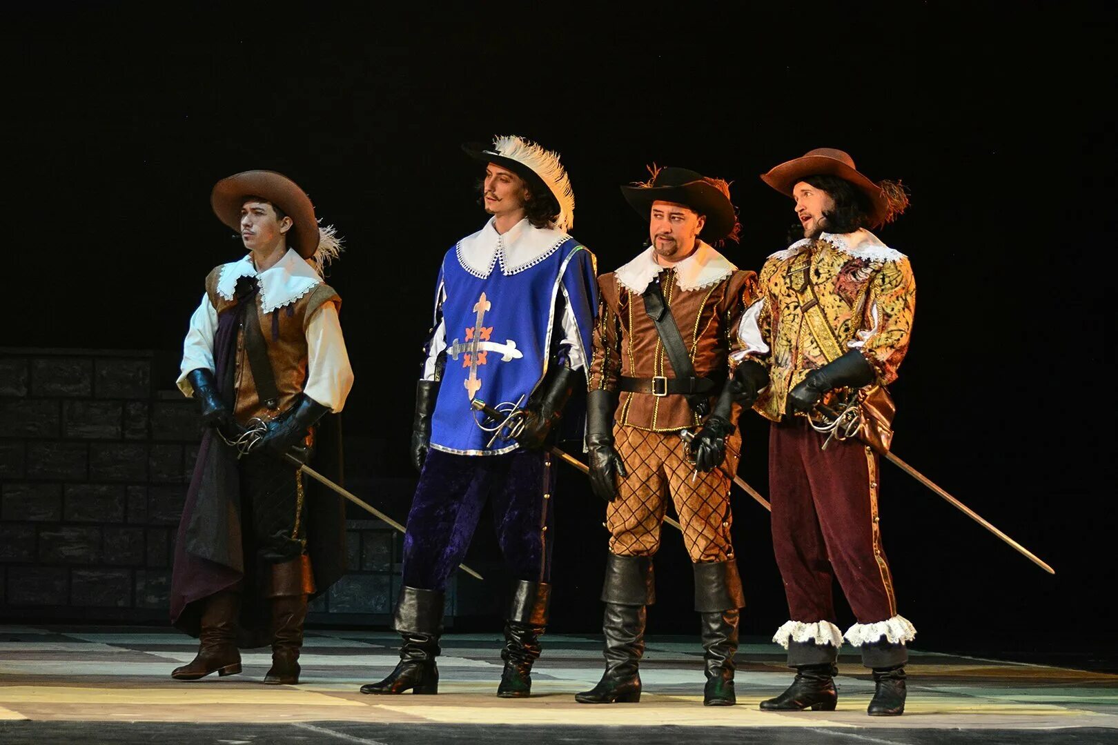 Мюзикл три мушкетера. Три мушкетера спектакль. Три мушкетера 2022. Мюзикл три мушкетера 2016.