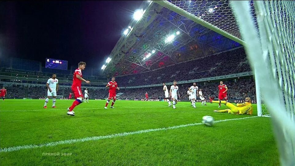 С 1 мая анимация. Спортивные плакаты. Ucl final 2013-2014. Маи футбол. Футбол 1 май.