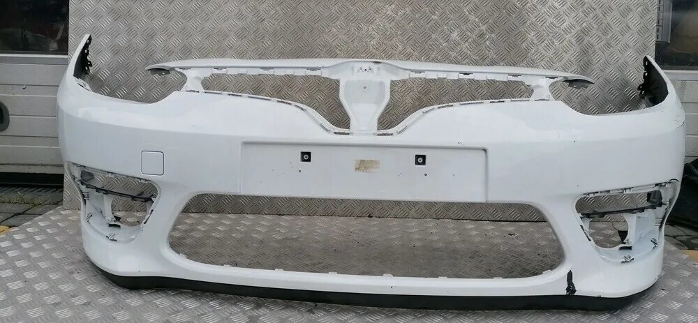 Renault fluence 2013 передний бампер. Флюенс рестайлинг передний бампер. Передний бампер рено флюенс рестайлинг. Бампер передний рено флюенс 2013. Рено флюенс рестайлинг спойлер.