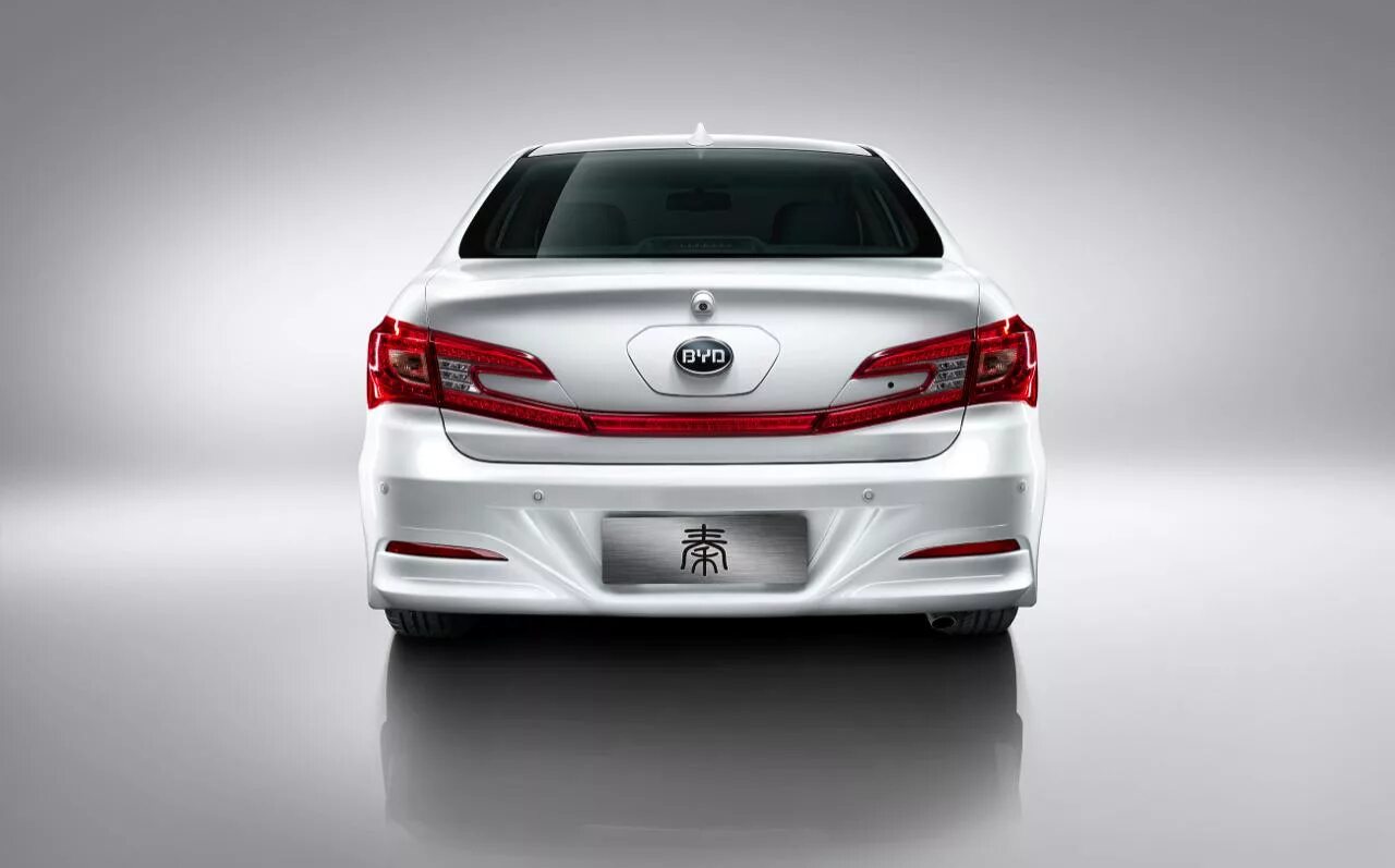 Byd hybrid. BYD Qin. BYD Qin ev300. Китайский BYD Hybrid седан.