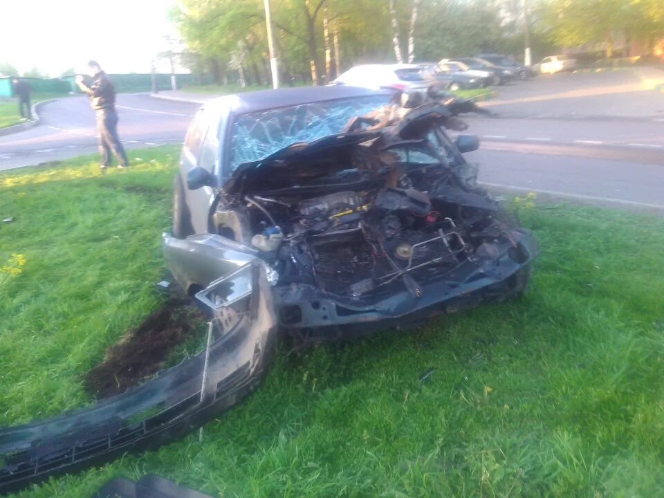 Разбитая фольксваген джетта 6. Bmw m5 битая. Фольксваген джетта 5 битая. Авария ваз 2114 серебристая. Б-2 спирит сбитый в югославии.