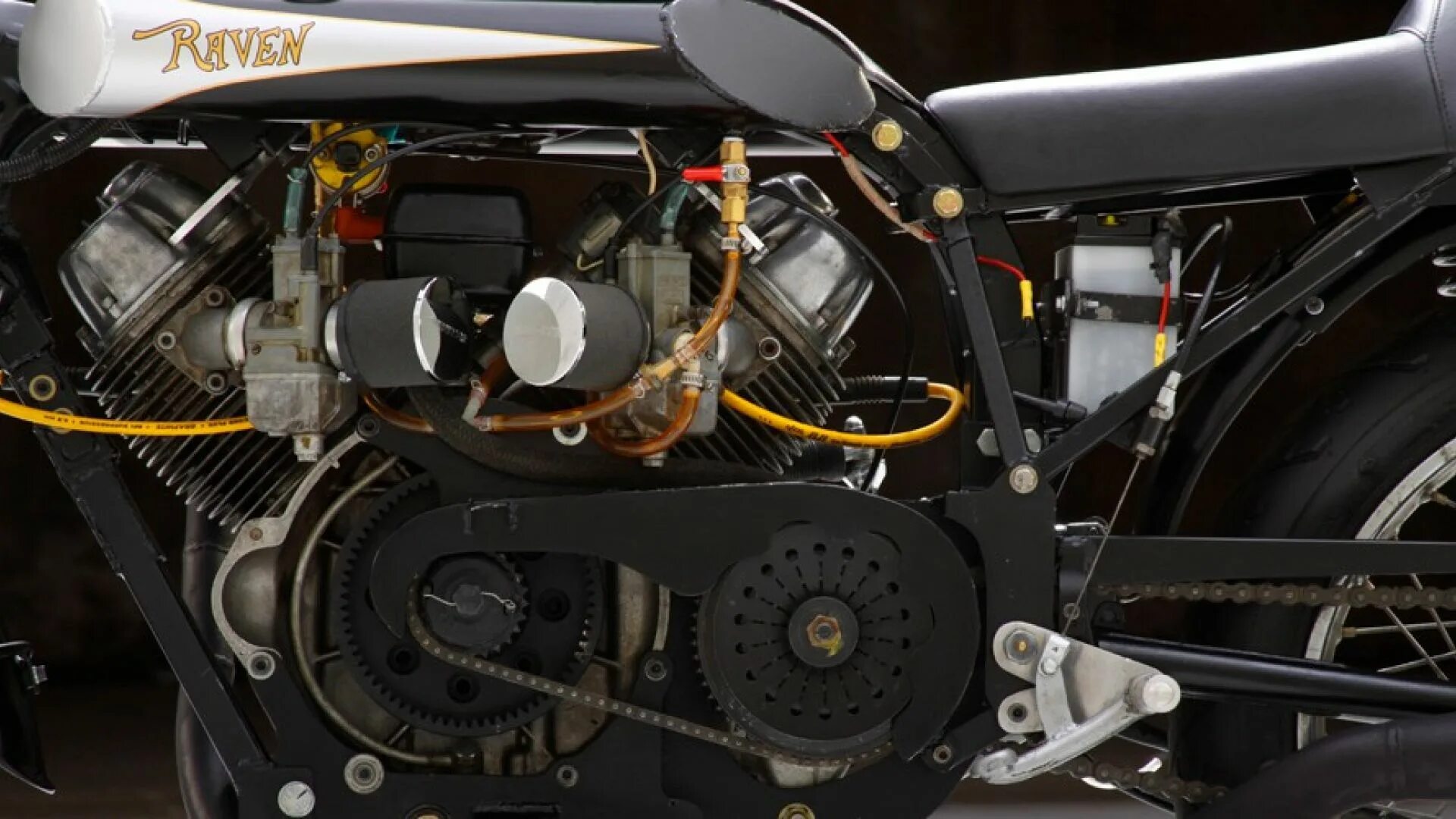 Мотоцикл без мотора. Мотор moto guzzi. мотоцикл с двигателем ваз. мотоцикл с двигателем от тахо. двигатель subaru на мотоцикл.