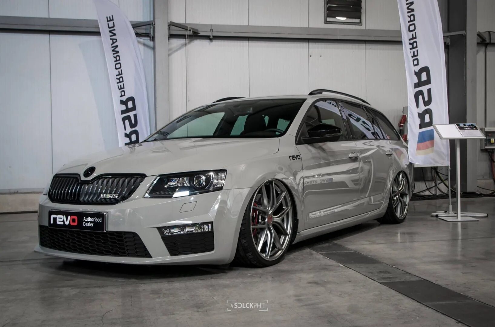 Тюнинг skoda. Skoda Octavia a7 универсал Tuning. Skoda Octavia 3 Tuning. Skoda Octavia RS 2022 Tuning. Skoda Octavia обвес.