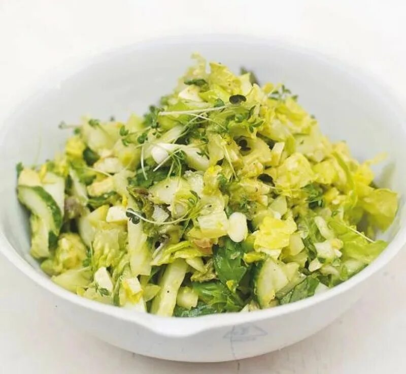 Салат из зеленых овощей. Джейми Оливер салаты. Зеленый салат. Зелень для салатов. Салат из зелени и овощей.