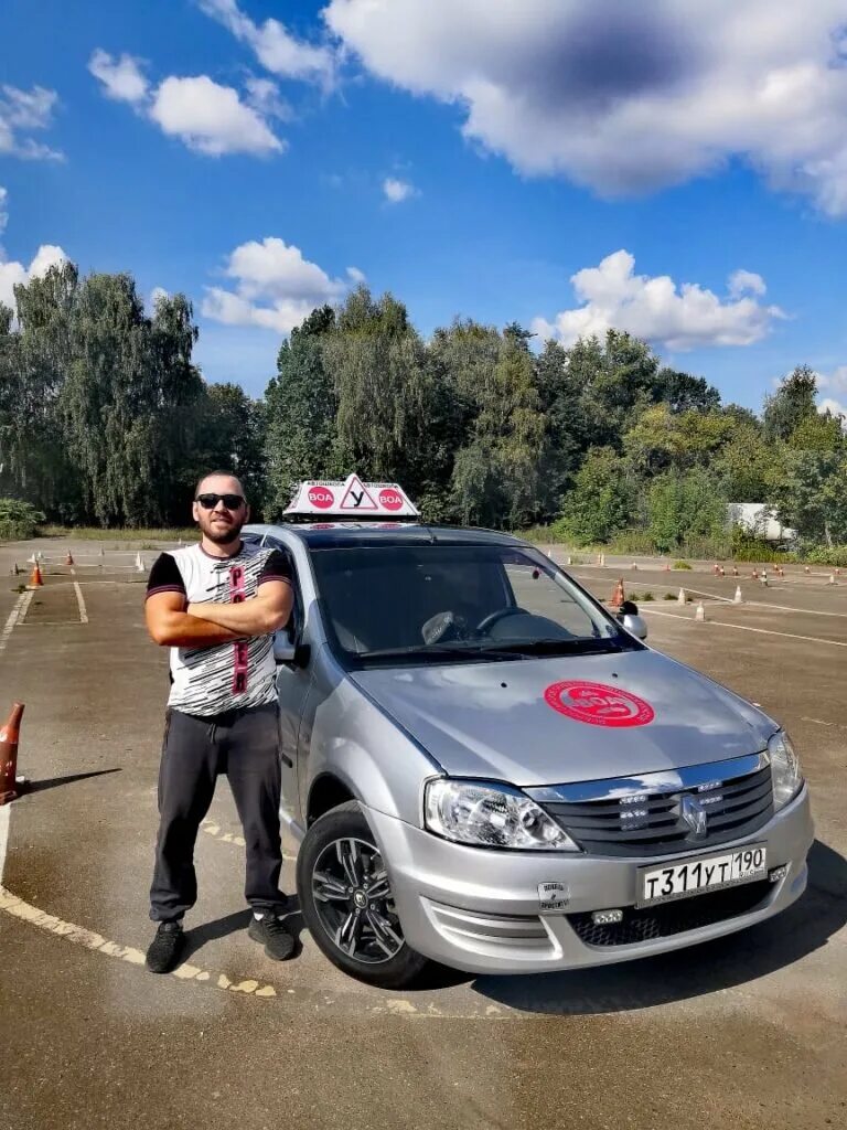 Автошкола ВОА Железнодорожный. Автошкола ВОА Железнодорожный инструктора. Автош. Машина автошкола.