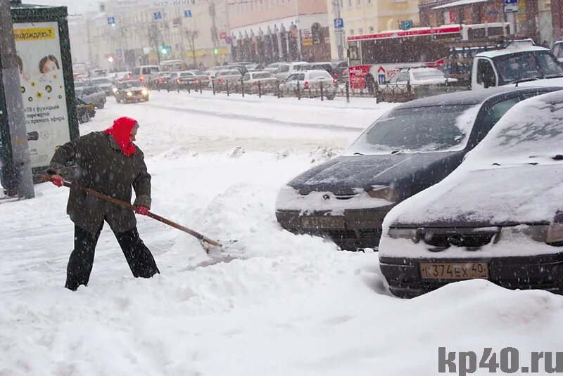 Повышение дворника. Профессия дворник. Элитный дворник. Снег. Молодой дворник.