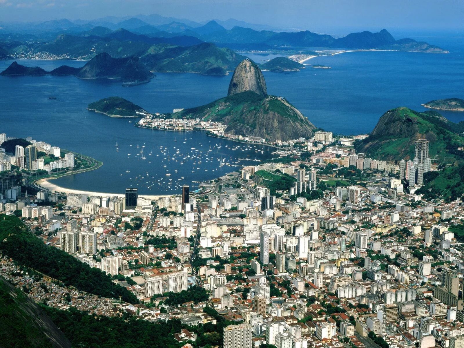 Бразилия самый красивый. Бразилия Рио де Жанейро. Рио-де-Жанейро город. Южная Америка Рио де Жанейро. Столица Бразилии город Рио-де-Жанейро.