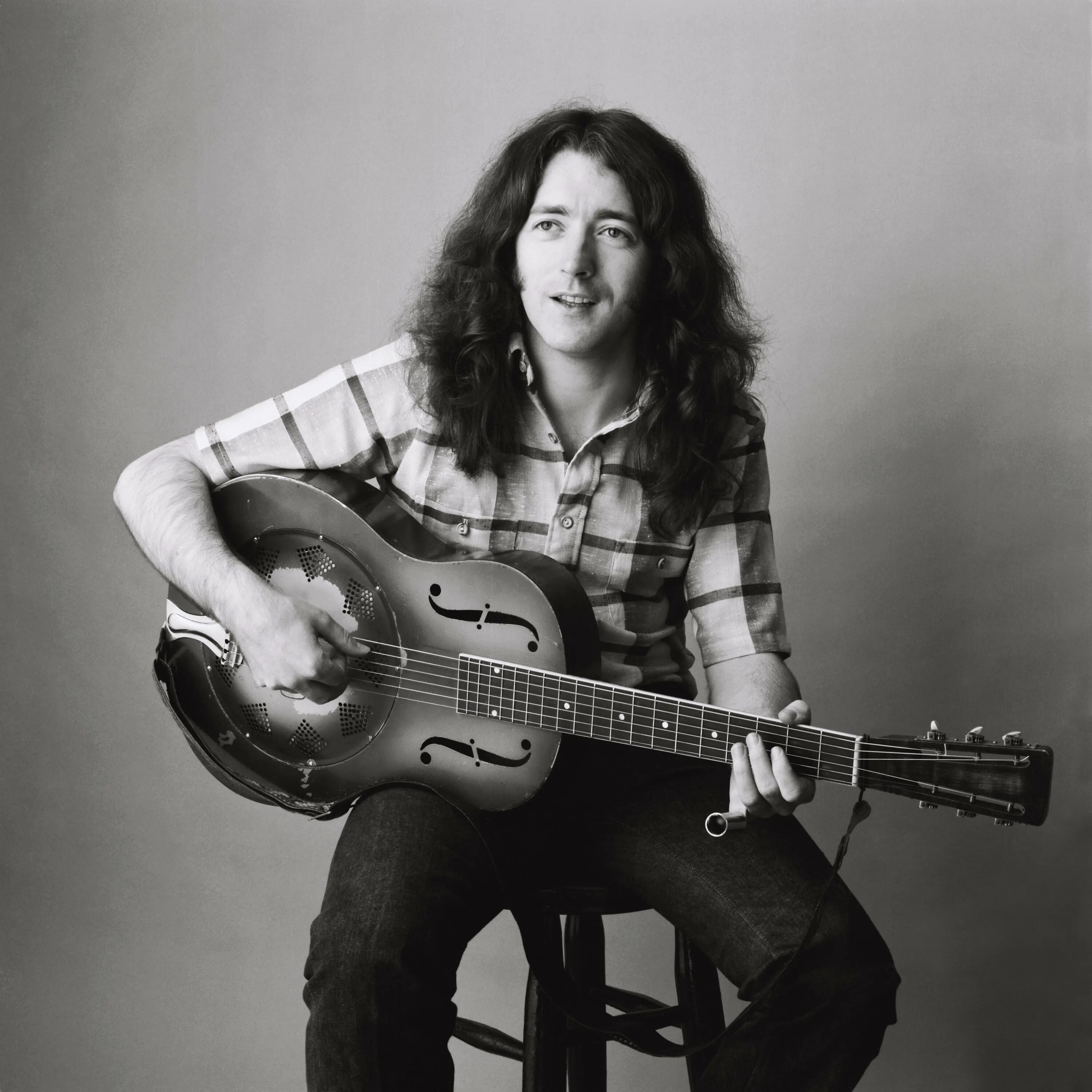 Рори галлахер с гитарой. Rory gallagher рори галлахер. Рори галлахер фото. Рори галлахер 1995. Rory gallagher рори галлахер.