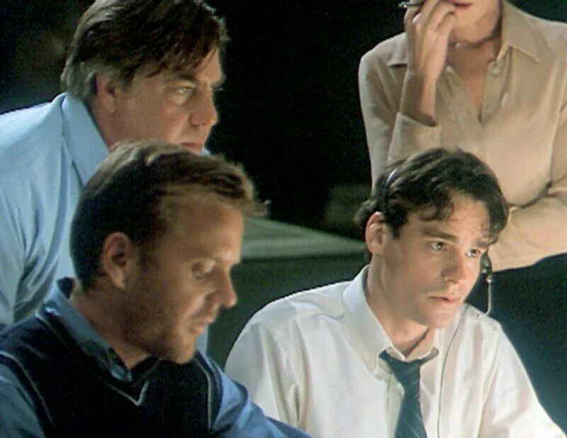 участок 1998. боевики 1998. August 32nd on earth 1998. контроль землю. August 32nd on earth.