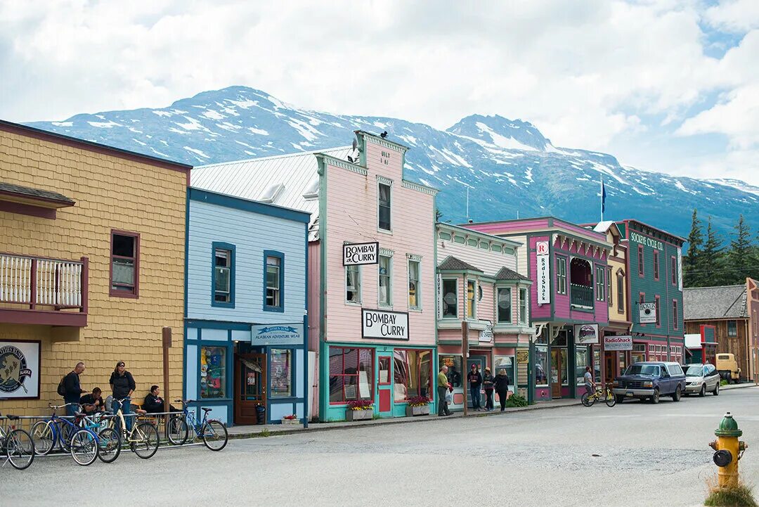 Улица аляски. Скагвей Аляска. Скагуэй (Аляска, США). Скагуэй город. Скагуэй Аляска школа.