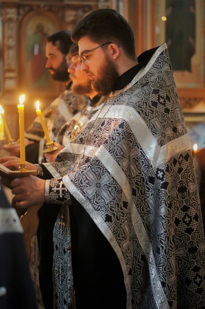 Великий покаянный канон преподобного андрея критского. Великий покаянный канон андрея критского вторник. Канон андрея критского в храме. Служба четверга великого канона. Чтение великого канона андрея критского.