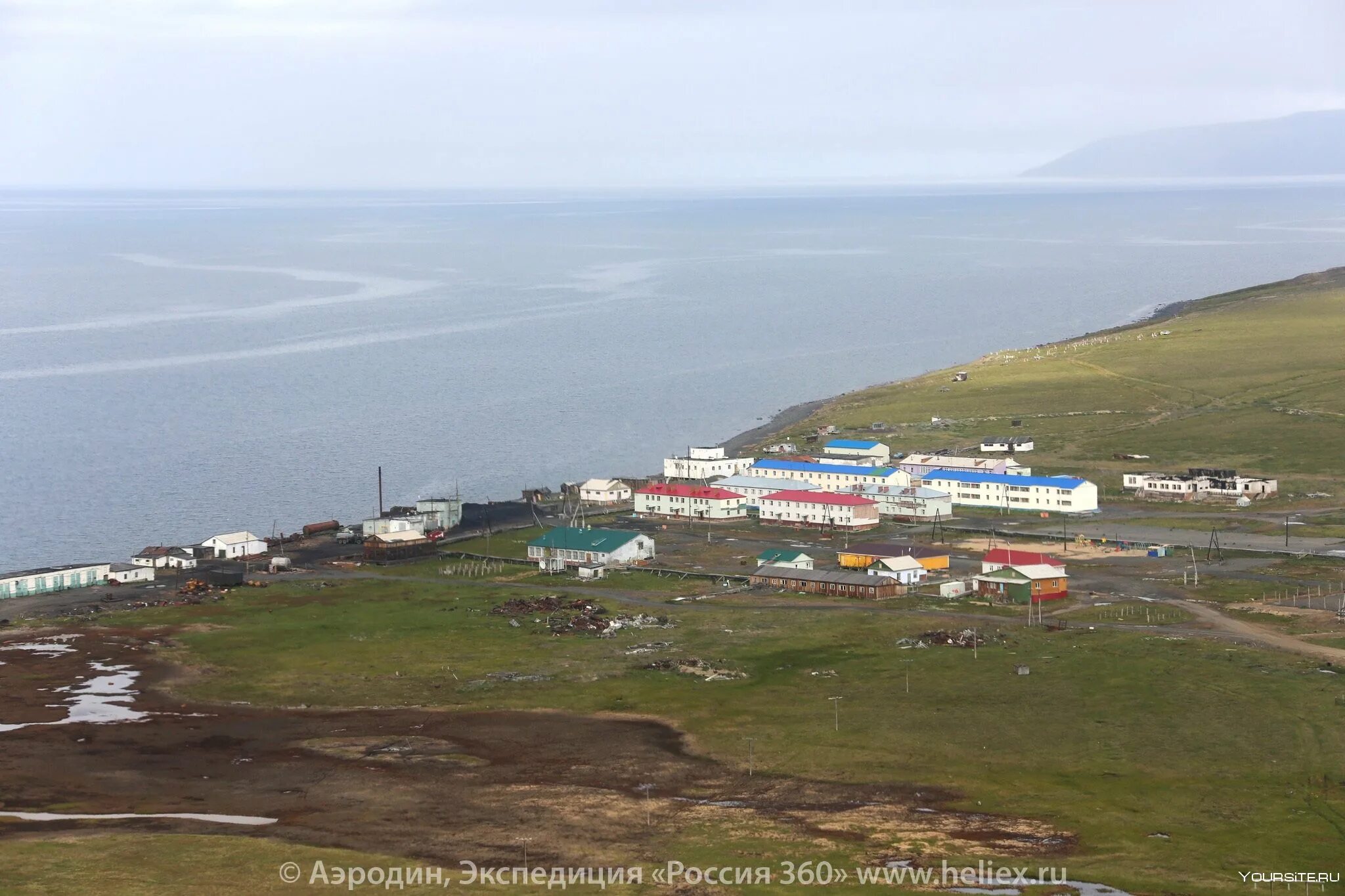 Поселок мыс шмидта. Поселок шмидта чукотка. Поселок шмидта чукотка. Поселок мыс шмидта море. Поселок мыс шмидта.