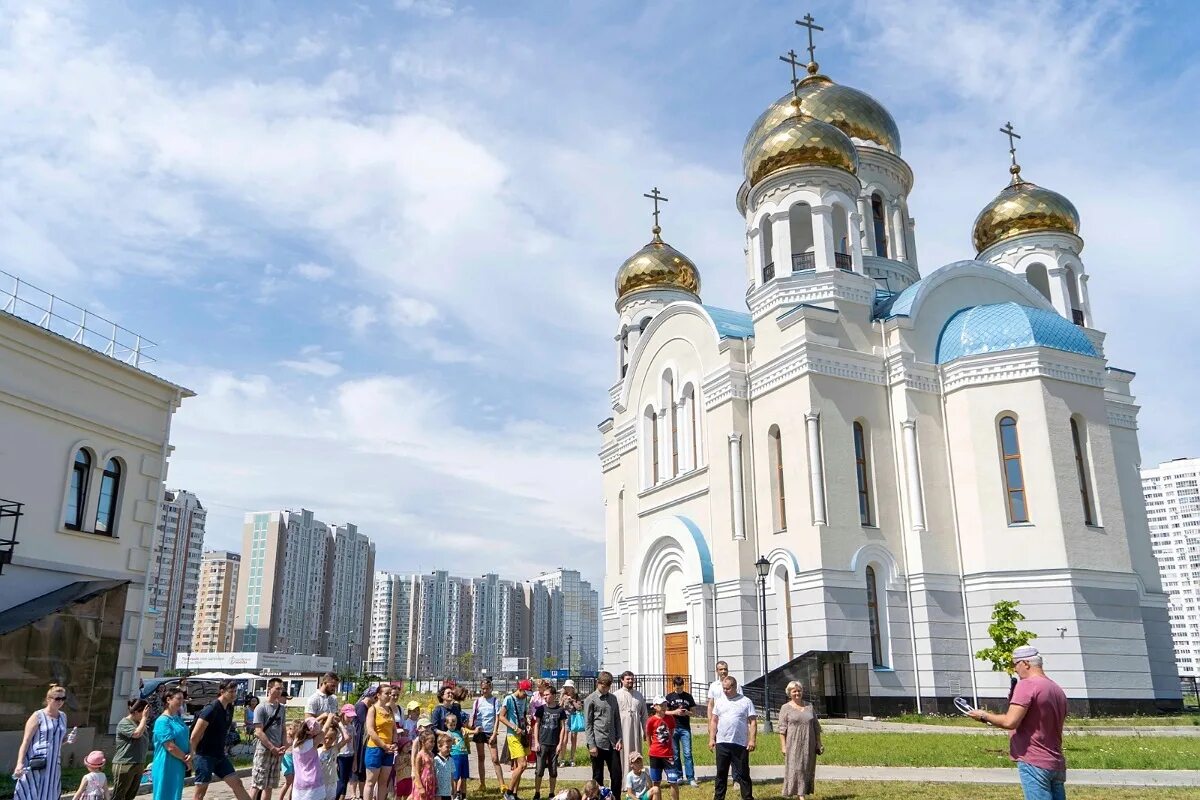 Храм Покрова Пресвятой Богородицы на люберецких полях. Храм на люберецких полях. Поле в Люберцах.