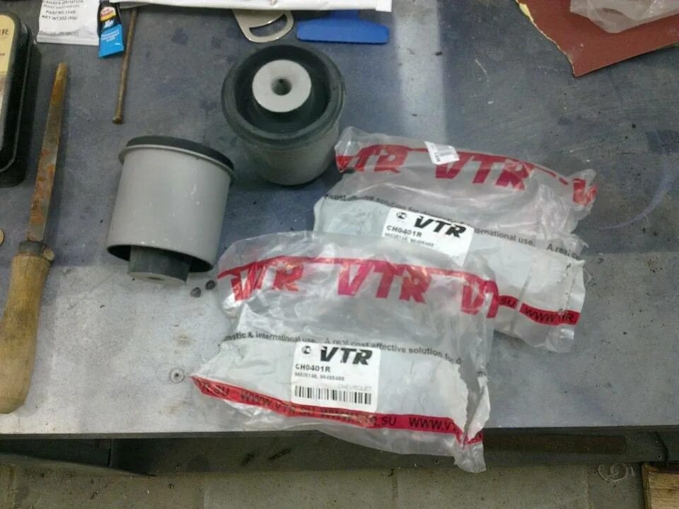 Сайлентблоки балки шевроле. Задние сайлентблоки шевроле авео т250. шевроле авео сайлентблоки задней балки. сайлентблок задней балки chevrolet aveo. сайлентблок балки шевроле авео.