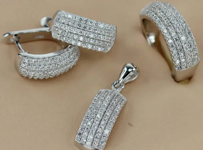 Бижутерия серебро. Комплект серебро серьги и кольцо. Серебряные серьги и браслет. Набор серьги и кольцо серебро.