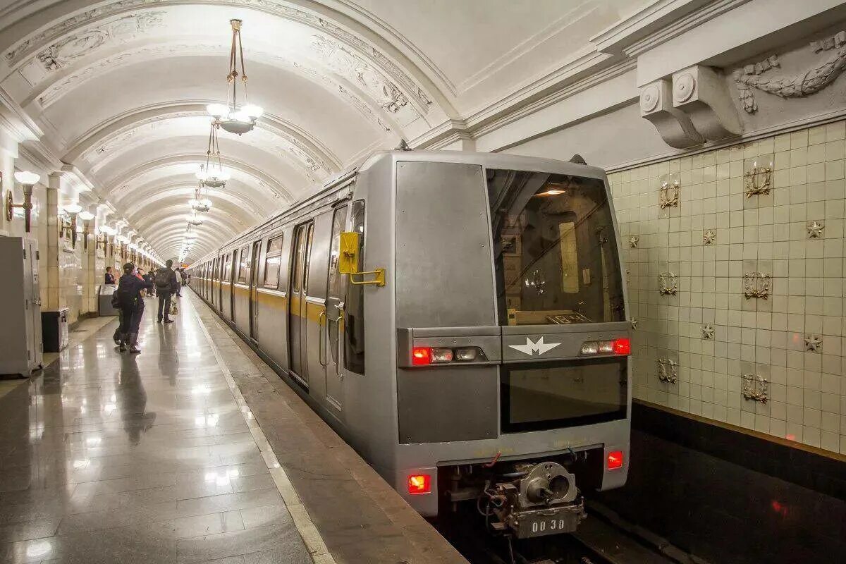 Московское метро очень. 81-720.1 Яуза. 81-720 Сокольническая линия. 81-721.1 Яуза. Станция МИТРО В Москве.