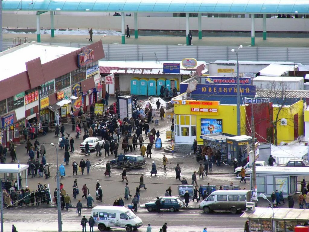 Метро станция выхино в 90-е. Станция метро выхино. Станция выхино москва. Платформа выхино метро. Метро выхино полиция.
