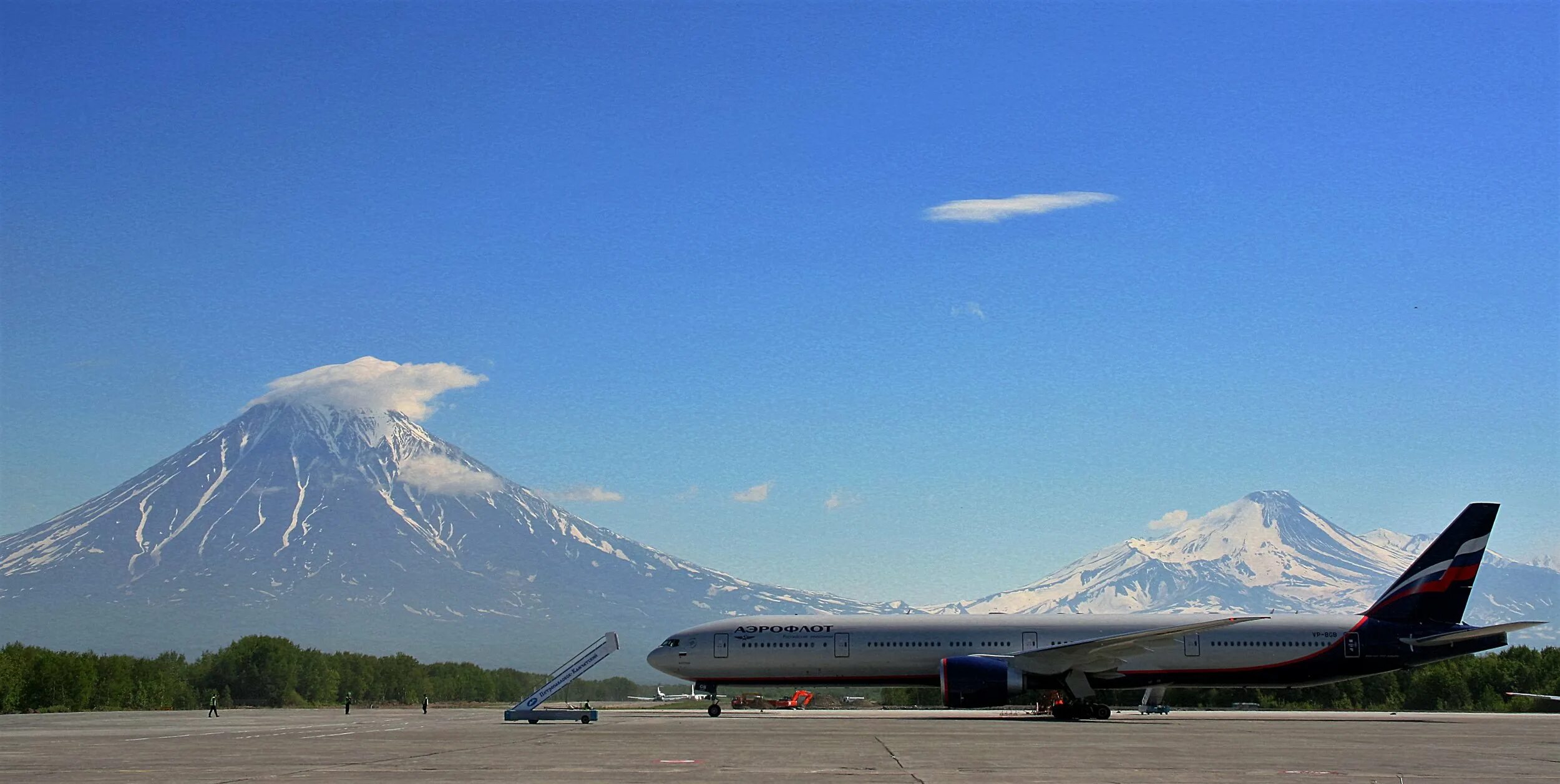 Петропавловск-камчатский. Петропавловск-камчатский аэропорт 2024. Аэропорт петропавловск-камчатский. Аэропорт елизово. Аэропорт петропавловск камчатский отзывы.