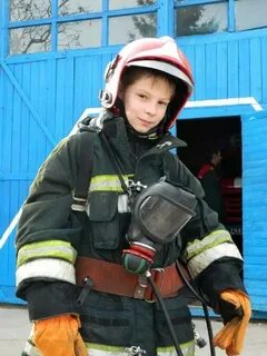 Мальчик пожарный