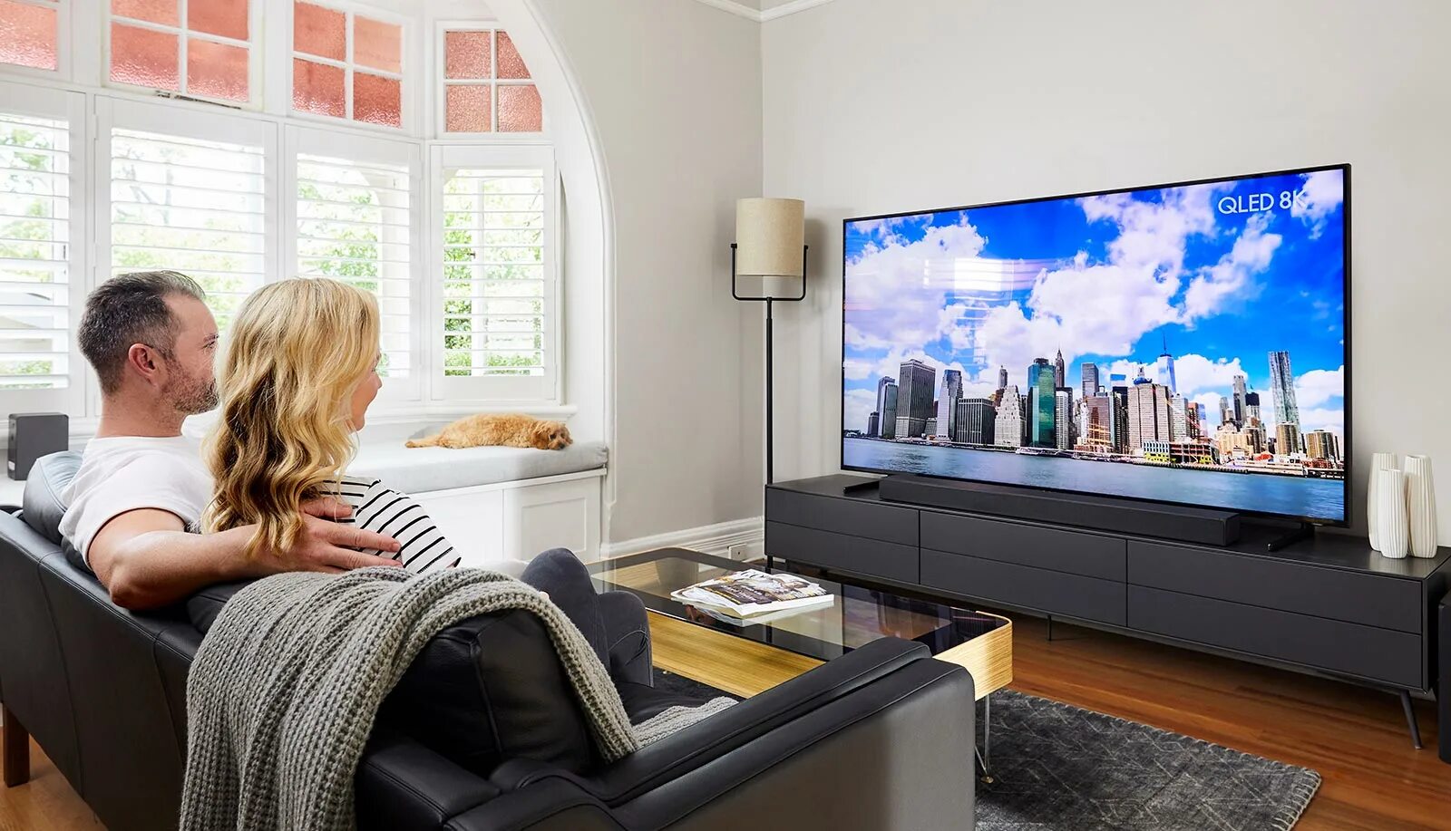 Видео просмотра телевизора. Телевизор самсунг в комнате. Самый хороший телевизор на сегодняшний день. Минимальная диагональ телевизора. Y-Home телевизор.
