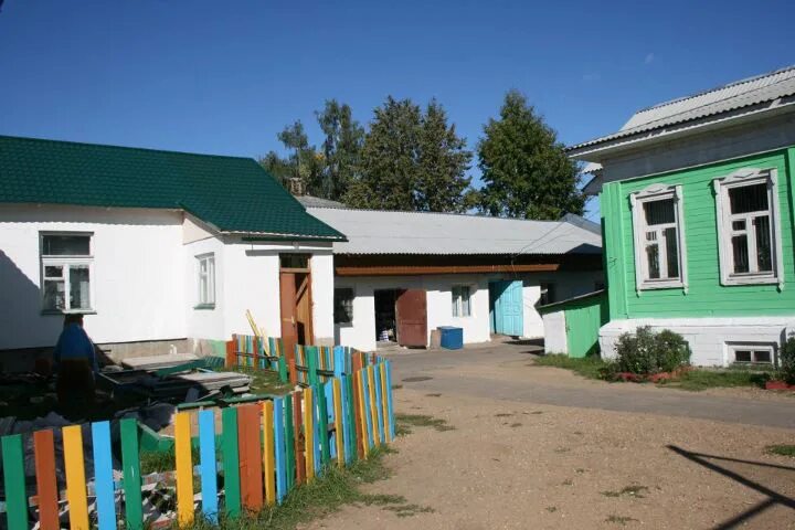 Дом родничок. Детский дом Родничок Калязин. Детский дом Родничок Тверская область. Калязинский детский дом Родничок Тверской области. Д дом Родничок Калязин.