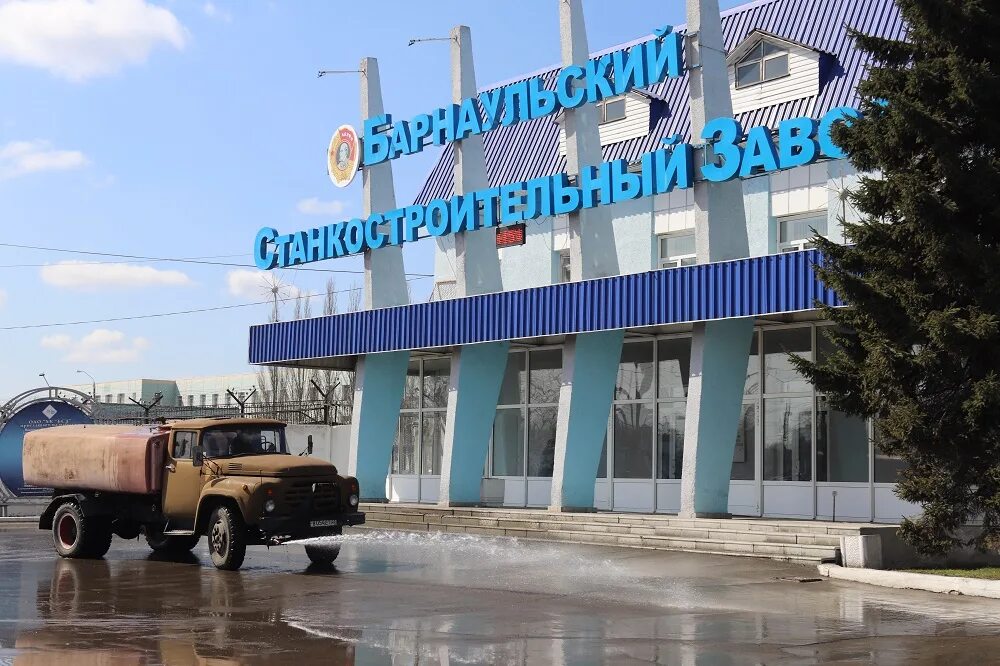 10 декабря 1953 года на Барнаульском заводе искусственного и синтетического воло