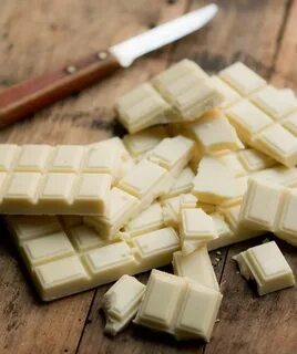 Ем белый шоколад