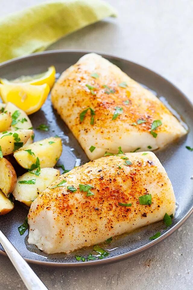 Baked Cod fillet. Треска приготовленная. Блюда из филе трески. Печеная треска.