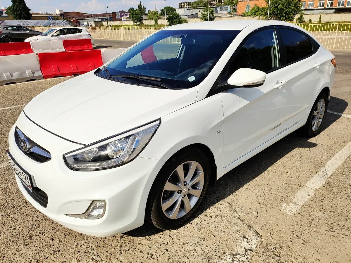 Solaris белый. Хендай солярис 2013 белый седан. хендай солярис 2013 белый. hyundai solaris 2013. solaris 2013 белый.