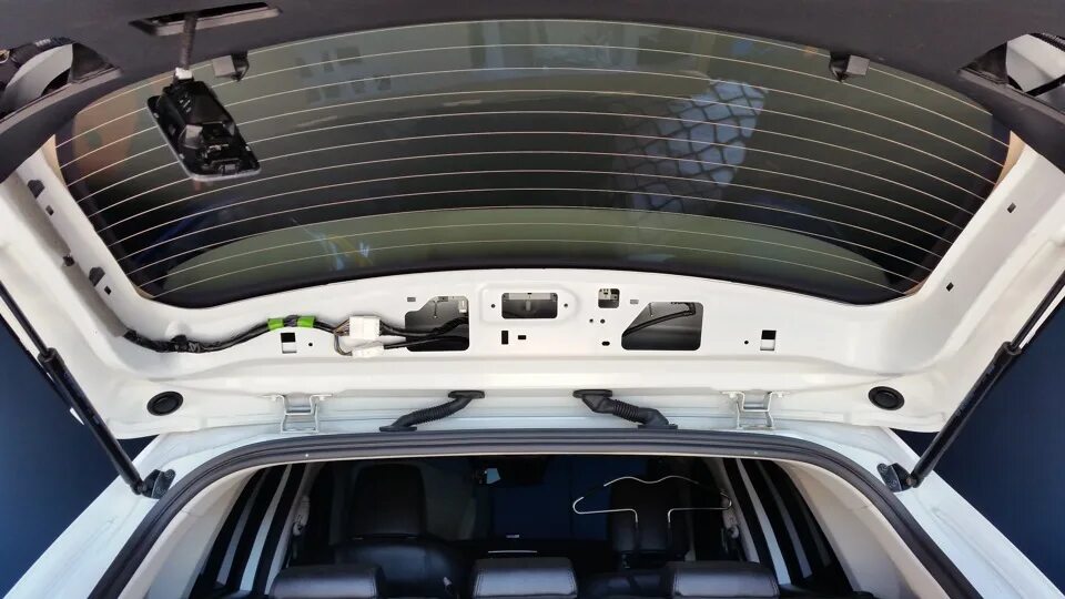 Задняя дверь мазда сх5. Электропривод багажника Mazda CX-5. Электроподъемник багажника Mazda CX 7. Электропривод багажника Мазда сх7. Эл привод крышки багажника Мазда СХ-5.