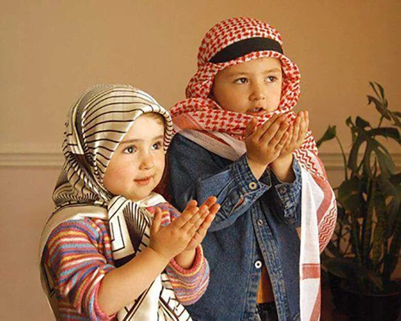 Мусульманские дети. Арабские дети. Мусульманский мальчик с девочкой. Красивые мусульманские дети.