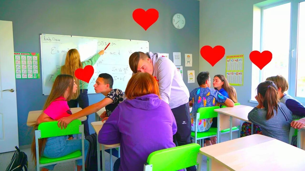 Школа леди ютуб. Школа леди дианы разбомбили.