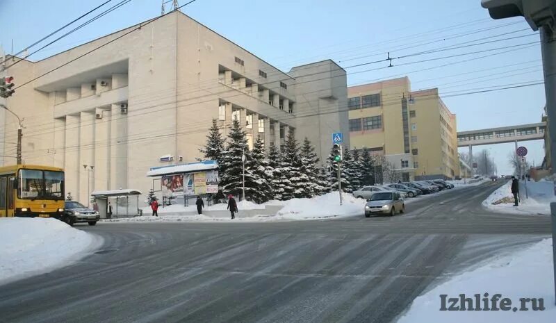 Дворец культуры аксион ижевск. Дк аксион ижевск. фото улица бородина 1ж.