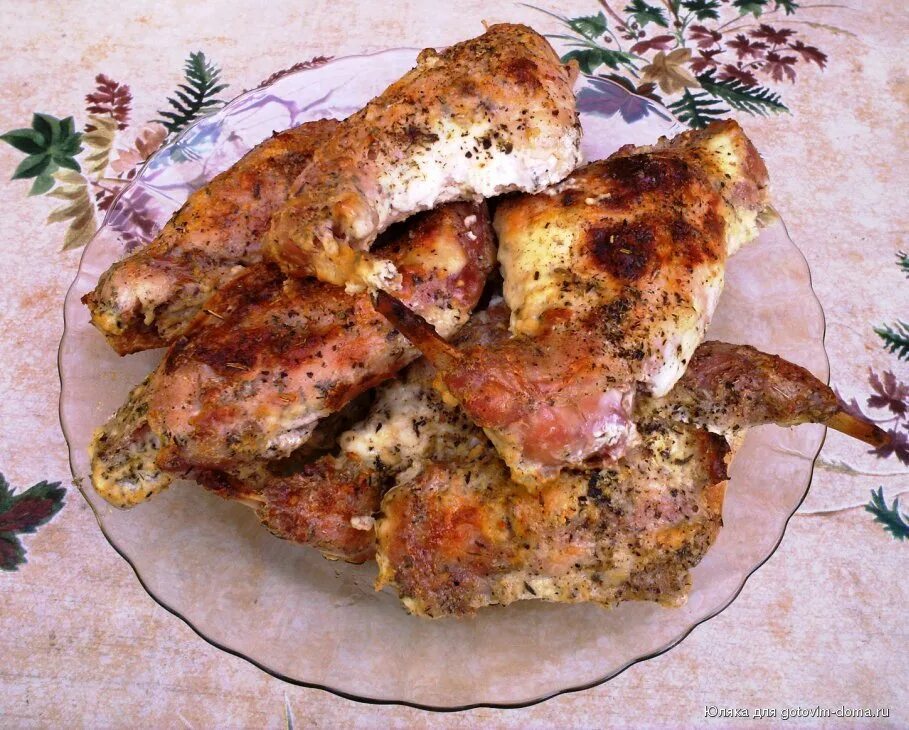 ножки кролика в духовке. жареные ножки кролика. кролик с черносливом королевские. жареные ножки кролика. крольчатина блюдо.