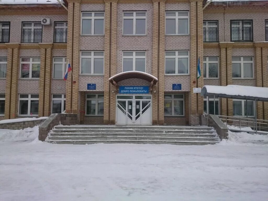 В городе 156 школ